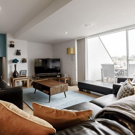 Cotswolds Lakehouse, With Hot Tub & Spa Access, Lower Mill Estate Somerford Keynes Екстериор снимка