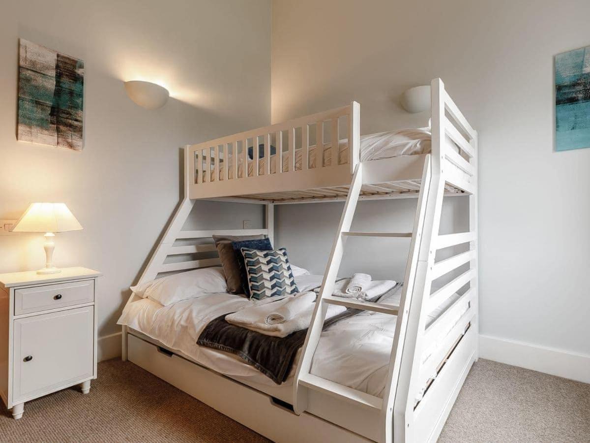 Cotswolds Lakehouse, With Hot Tub & Spa Access, Lower Mill Estate Somerford Keynes Екстериор снимка