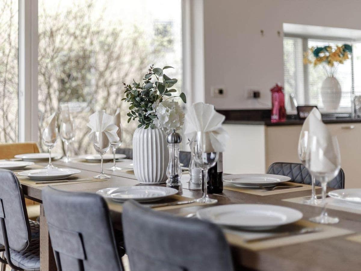 Cotswolds Lakehouse, With Hot Tub & Spa Access, Lower Mill Estate Somerford Keynes Екстериор снимка