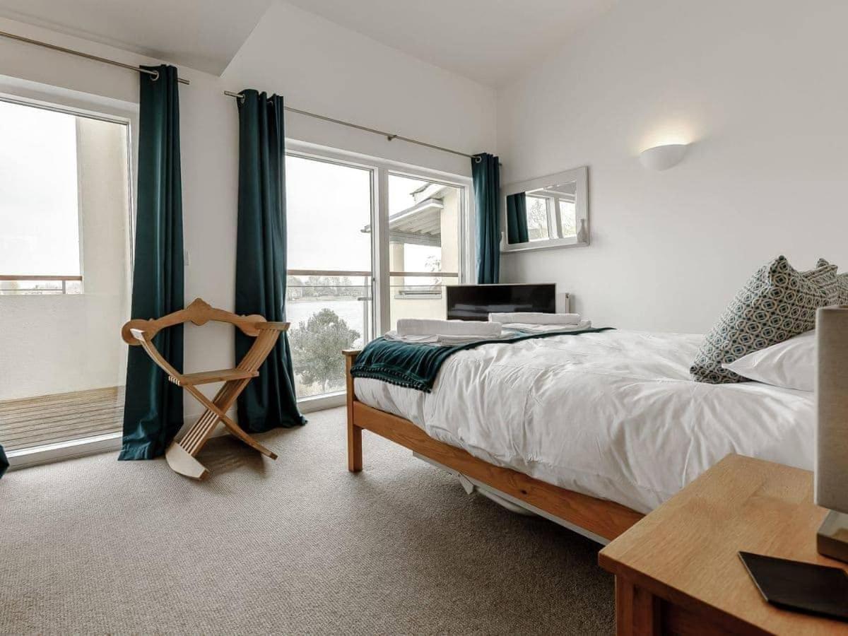 Cotswolds Lakehouse, With Hot Tub & Spa Access, Lower Mill Estate Somerford Keynes Екстериор снимка